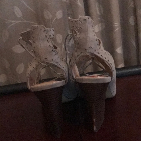 Ladies lace up heels - Picture 3 of 3